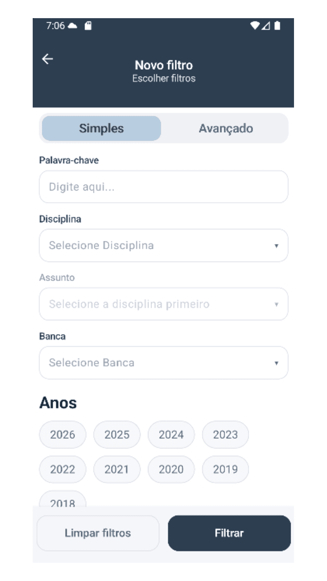 Tela real do app O Concurseiro com filtros por disciplina, assunto, banca e ano